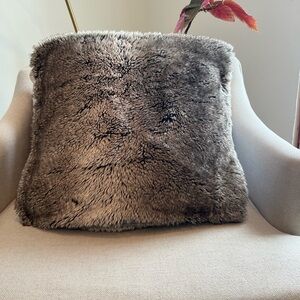 Pottery Barn faux fur pillow cover. Fit 18 inch insert.